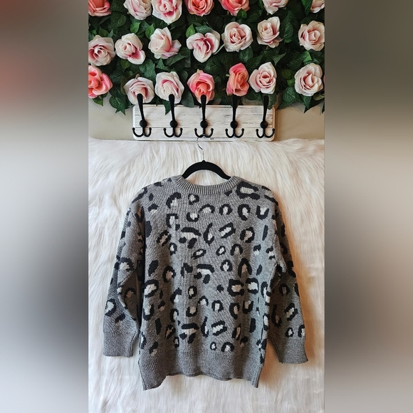 Kendall & Kylie Gray Leopard Knit Sweater - Picture 3 of 6